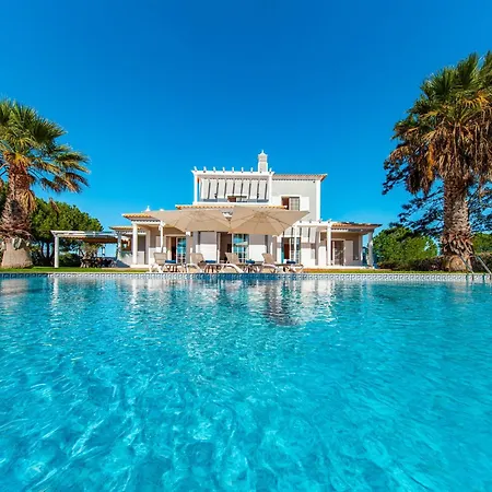 Holiday Home In Pera With Private Pool 培拉