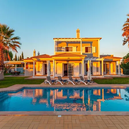 Peaceful Retreat W Private Pool, Bbq Villa