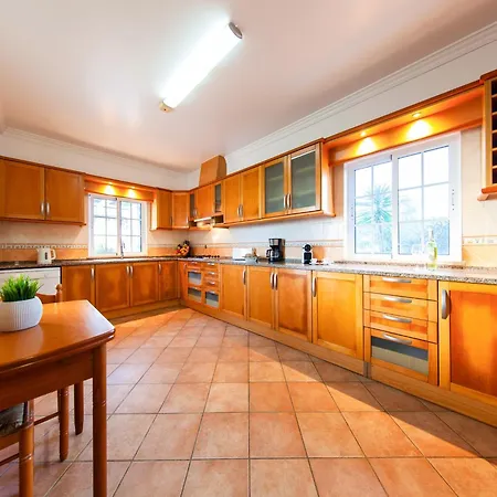 Peaceful Retreat W Private Pool, Bbq Villa Pera